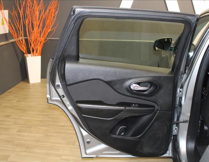 Jeep Cherokee 15