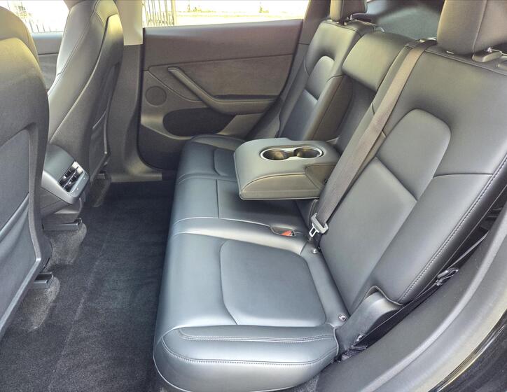 Tesla Model Y 9