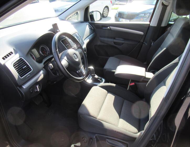 Volkswagen Sharan 9