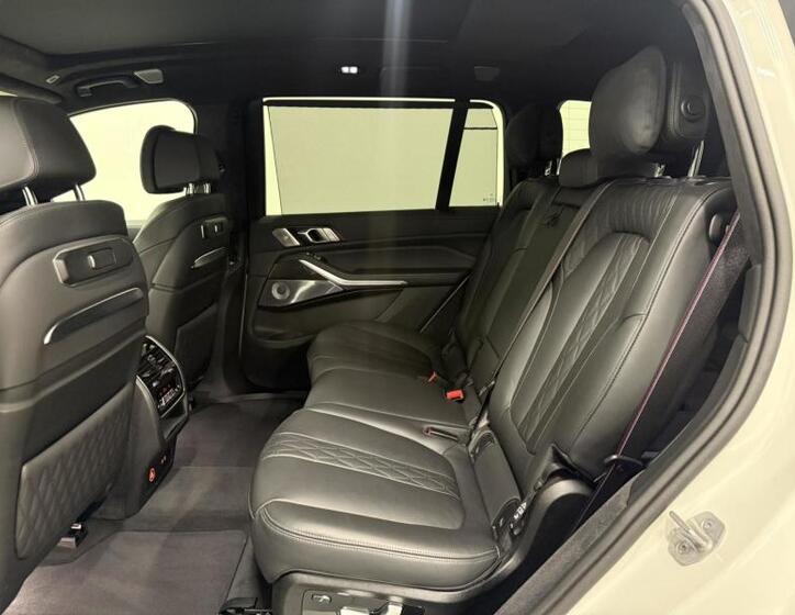 BMW X7 11