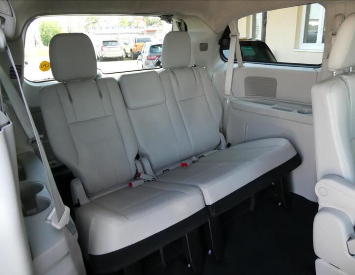 Chrysler Town & Country 21