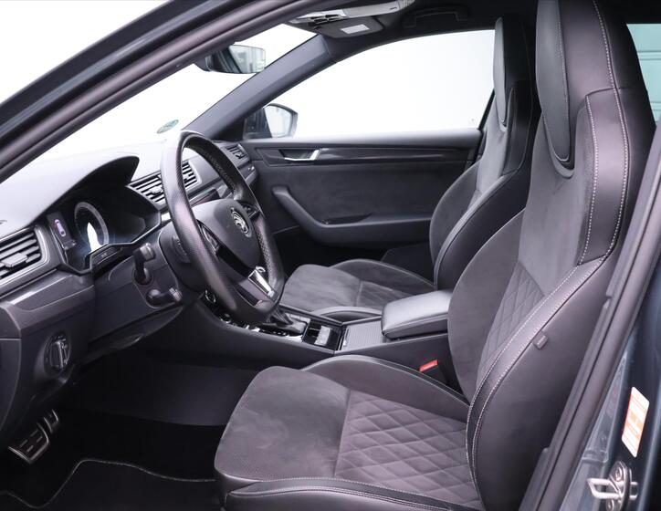 Škoda Superb 11