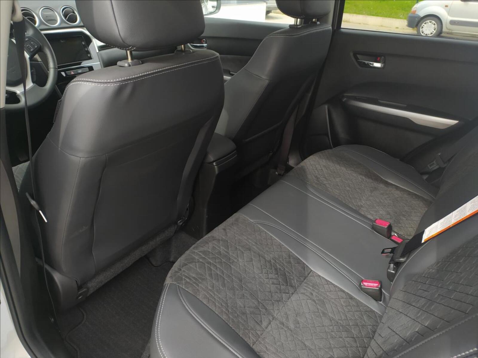 Suzuki Vitara 10