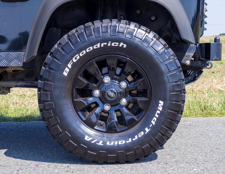 Land Rover Defender 26