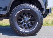 Land Rover Defender 26