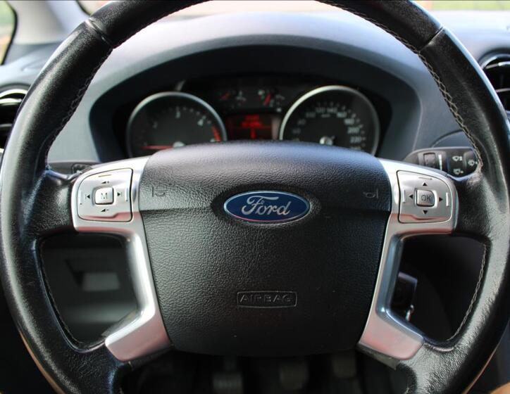 Ford Galaxy 18