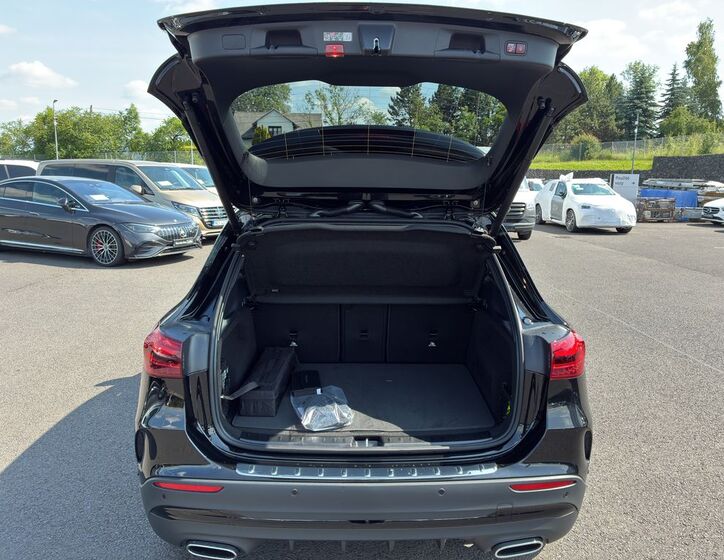 Mercedes-Benz GLA 10