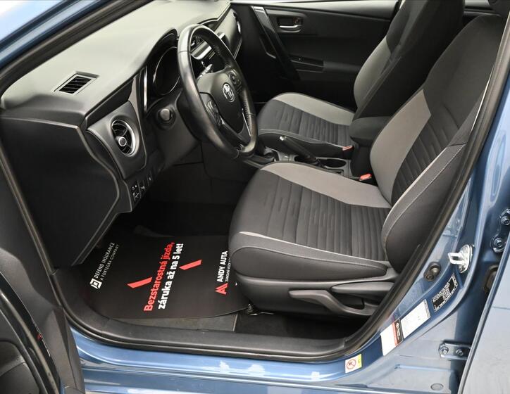 Toyota Auris 13