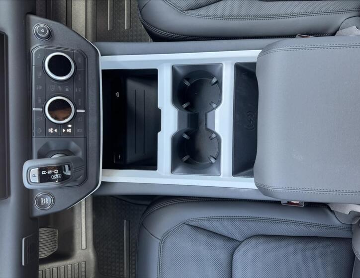 Land Rover Defender 12