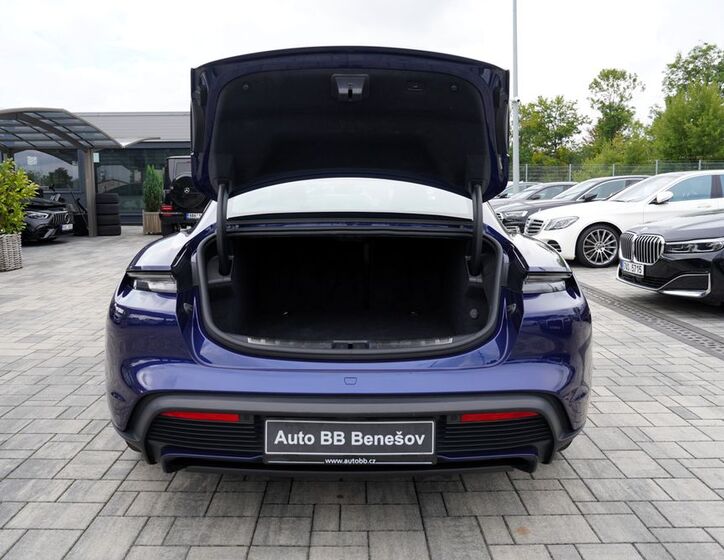 Porsche Taycan 12