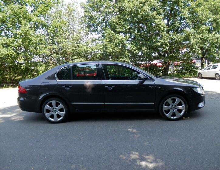 Škoda Superb 9