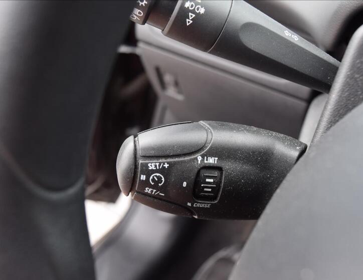 Peugeot 208 32