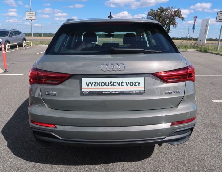 Audi Q3 9