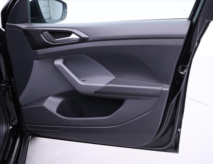 Volkswagen T-Cross 13