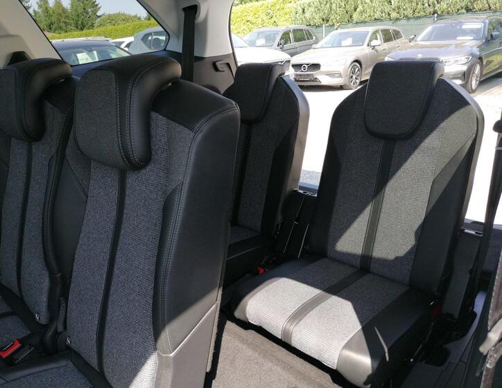 Peugeot 5008 12