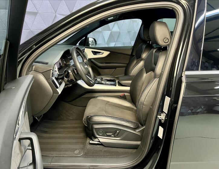 Audi Q7 11