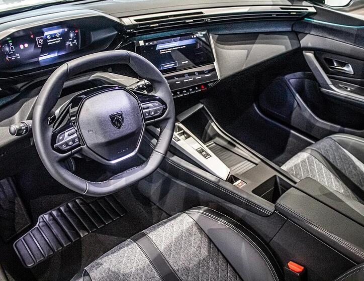 Peugeot 408 5