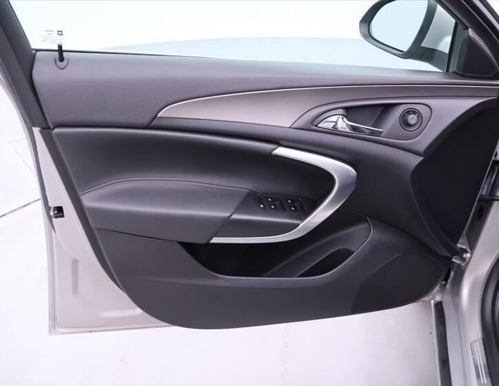 Opel Insignia 11