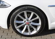 Jaguar XF 9