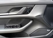 Porsche Taycan 17