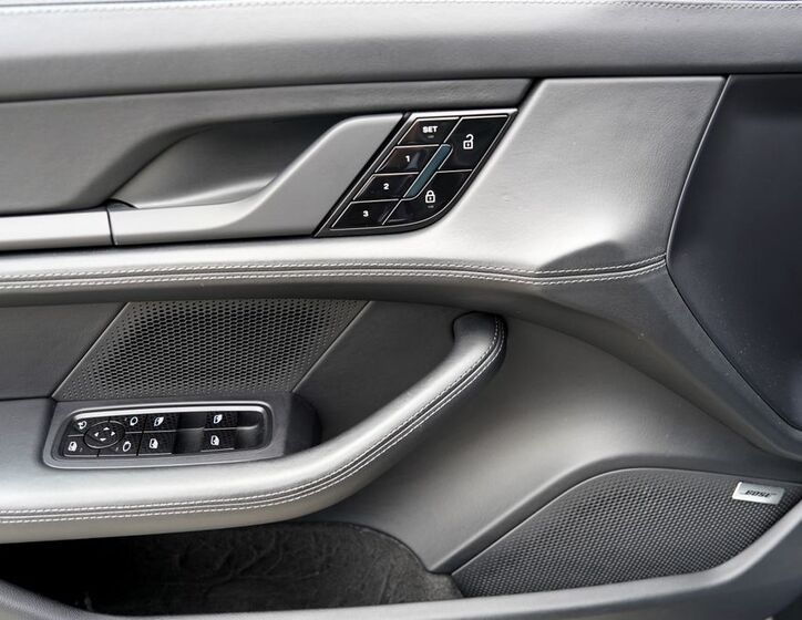 Porsche Taycan 17
