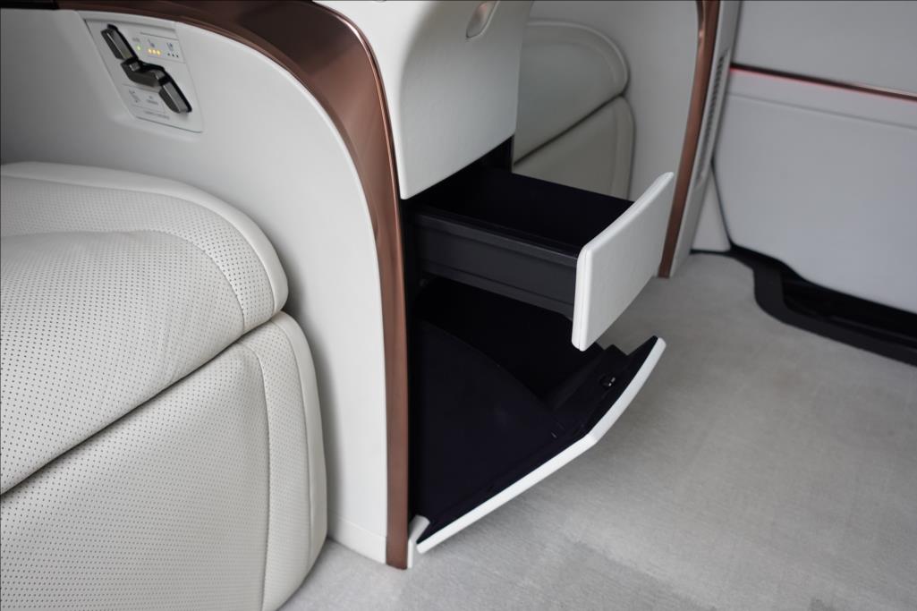 Lexus LM 350h