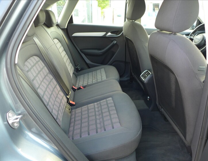Audi Q3 31