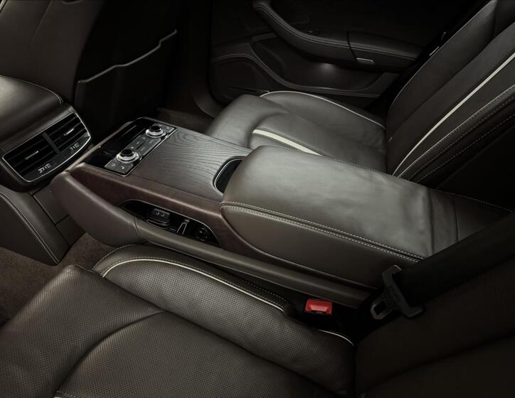 Audi A8 56