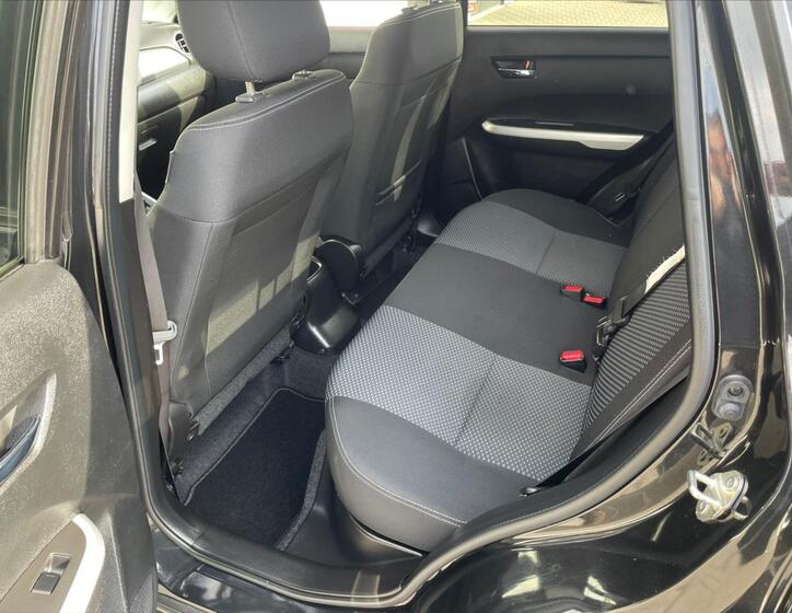 Suzuki Vitara 10