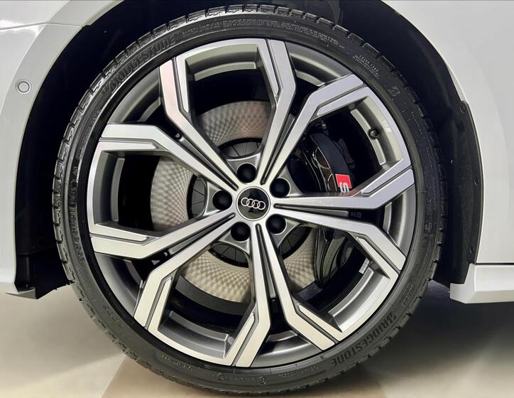 Audi S6 8