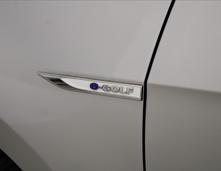 Volkswagen e-Golf 23