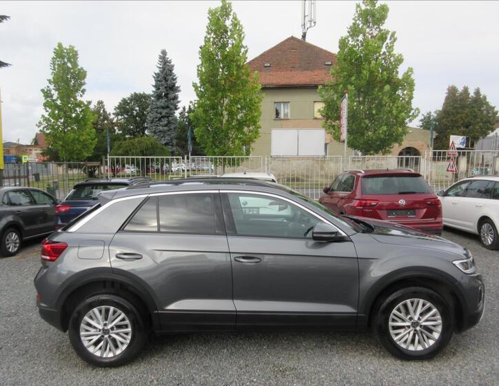Volkswagen T-Roc 4