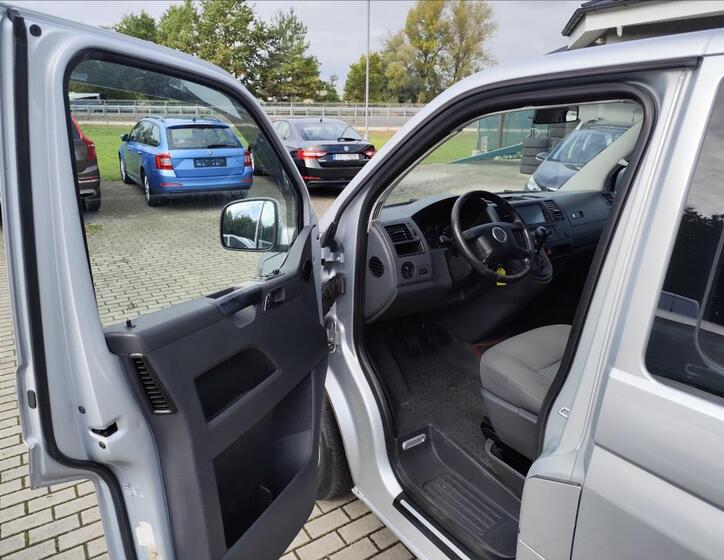 Volkswagen Caravelle 9