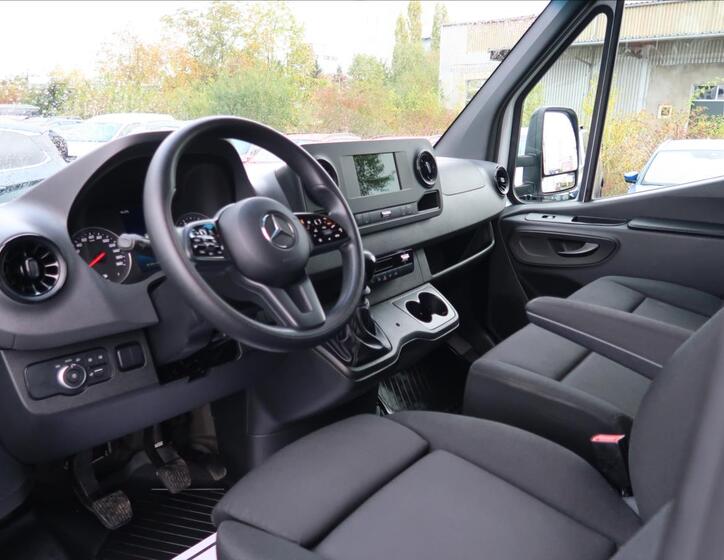 Mercedes-Benz Sprinter 9