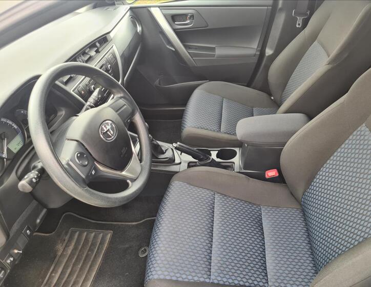 Toyota Auris 11