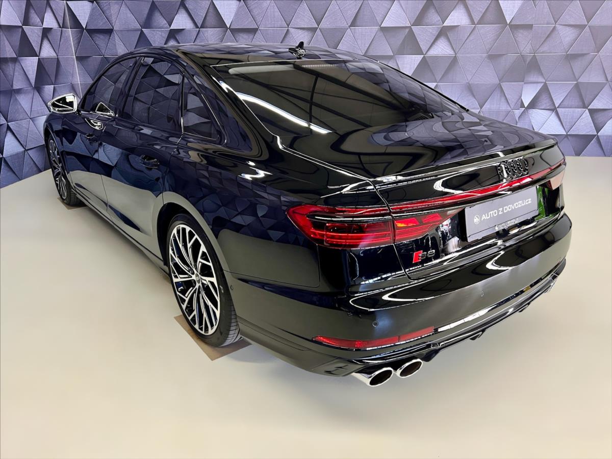 Audi S8