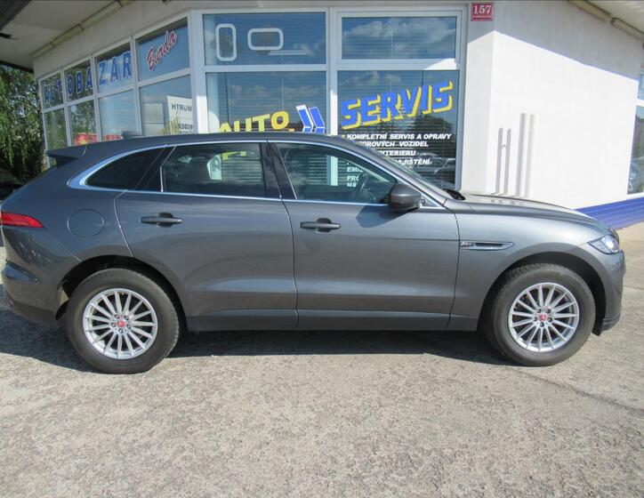 Jaguar F-Pace 7