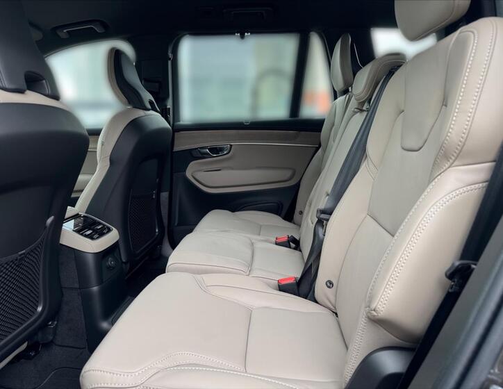 Volvo XC90 11