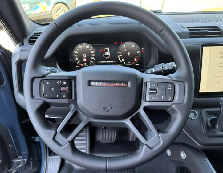Land Rover Defender 12