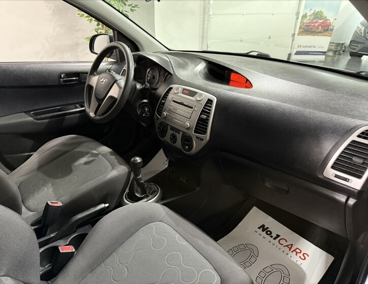 Hyundai i20 15
