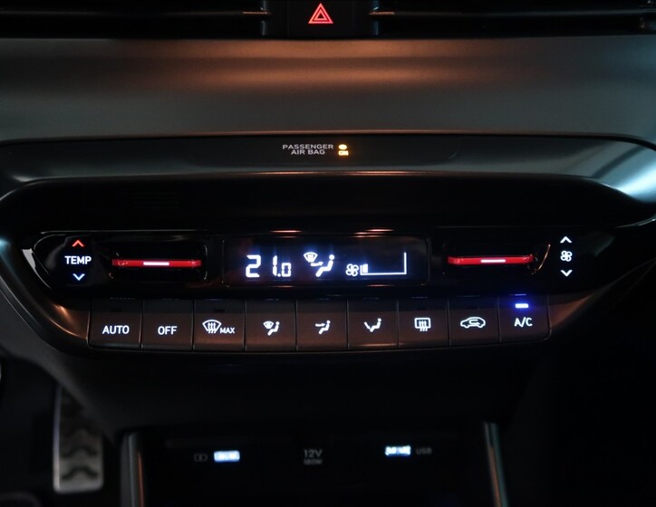 Hyundai i20 16