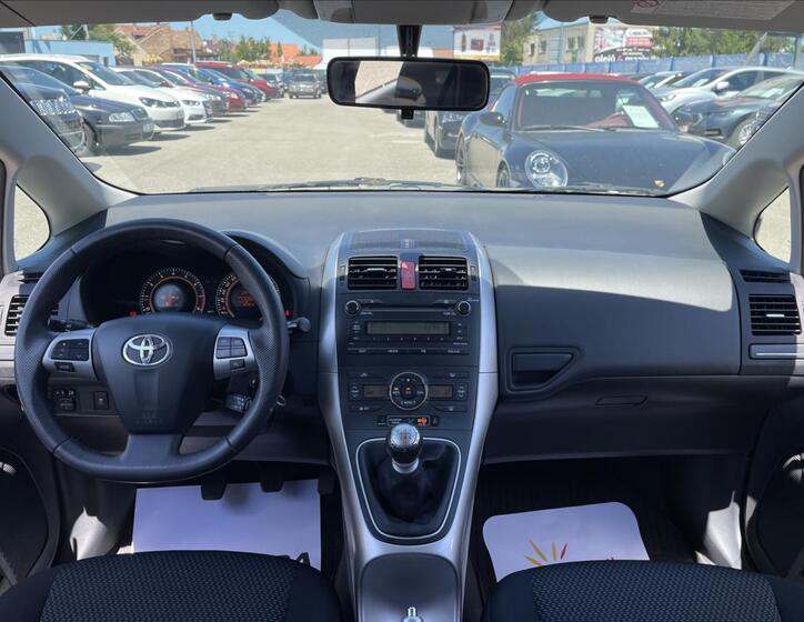 Toyota Auris 10