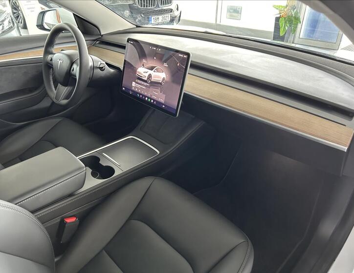 Tesla Model 3 9