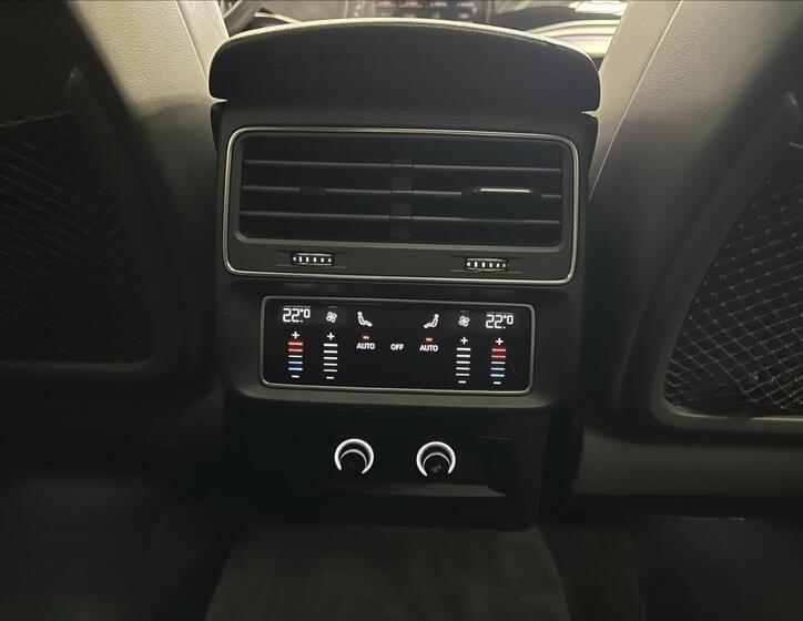 Audi Q8 20