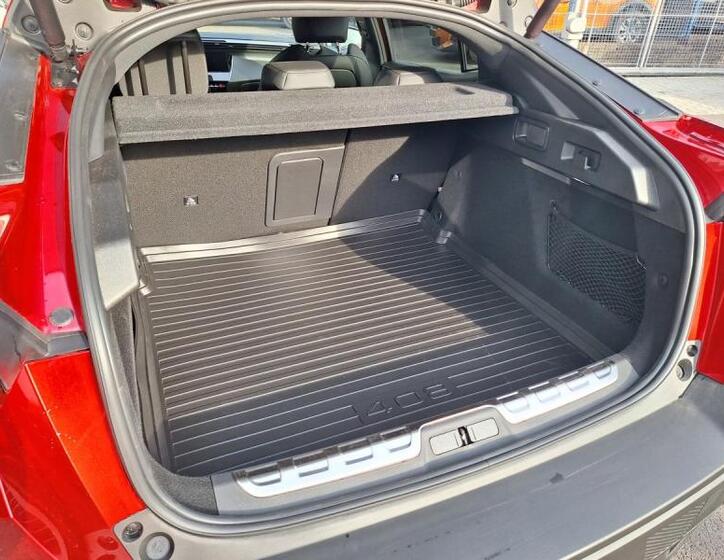 Peugeot 408 6