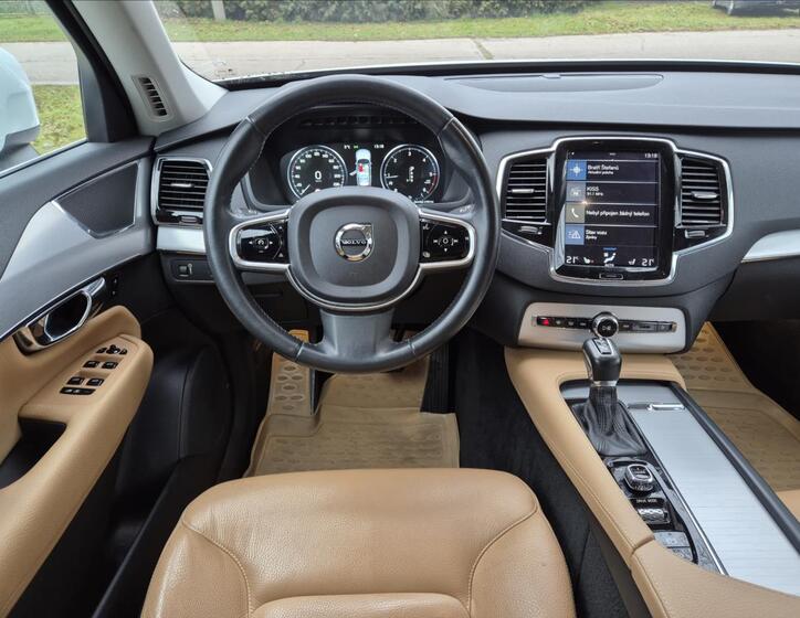 Volvo XC90 10