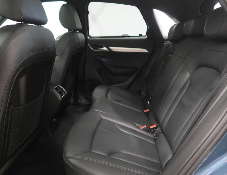 Audi Q3 15