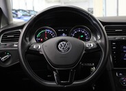 Volkswagen e-Golf 9