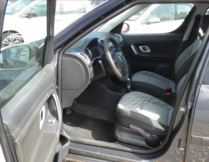 Škoda Roomster 8