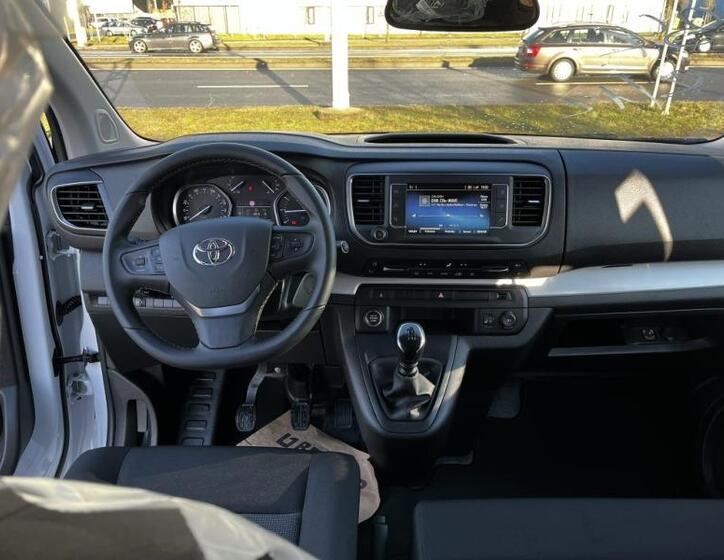 Toyota ProAce Verso 8